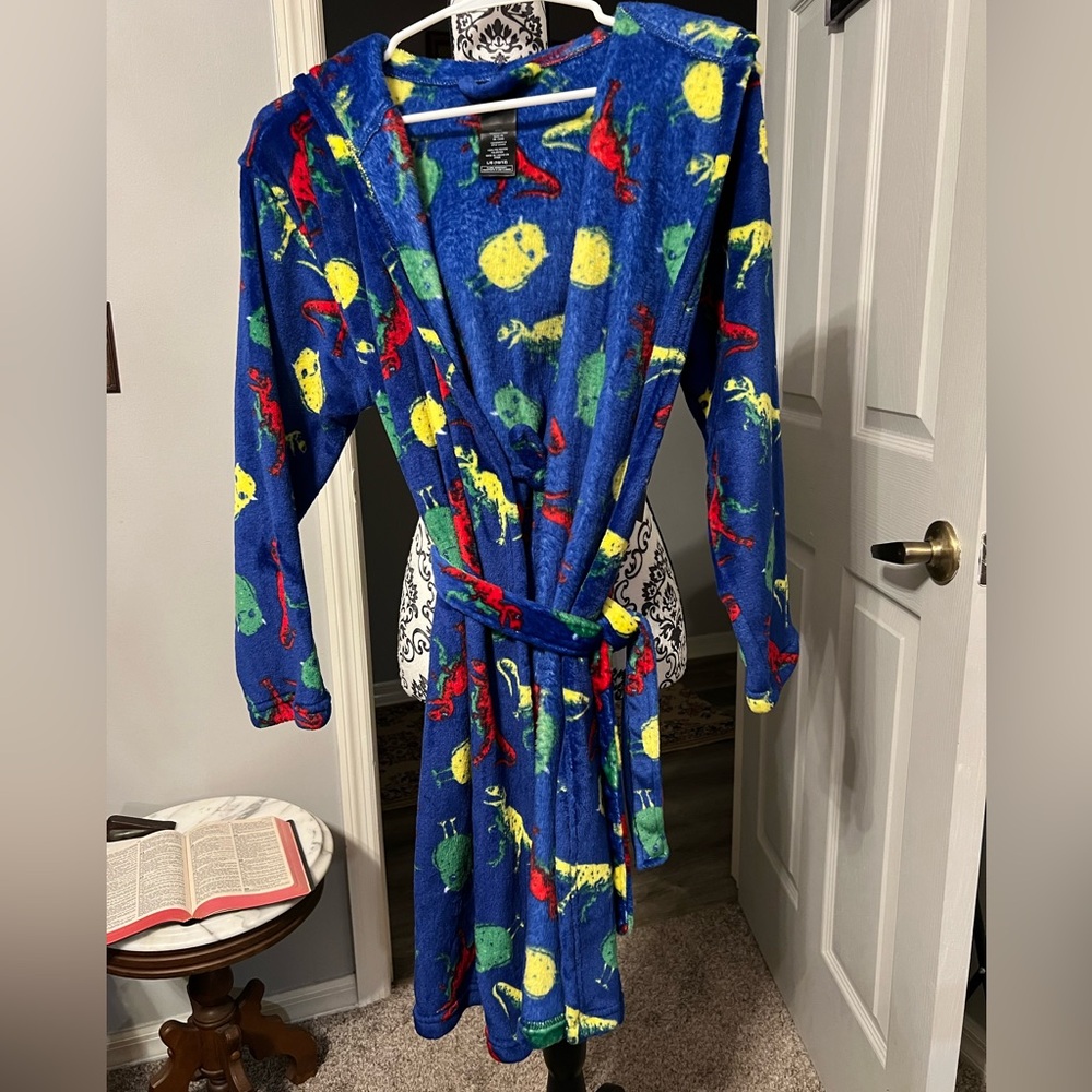 NWT- Boy’s Regular Robe - Size L(10/12)